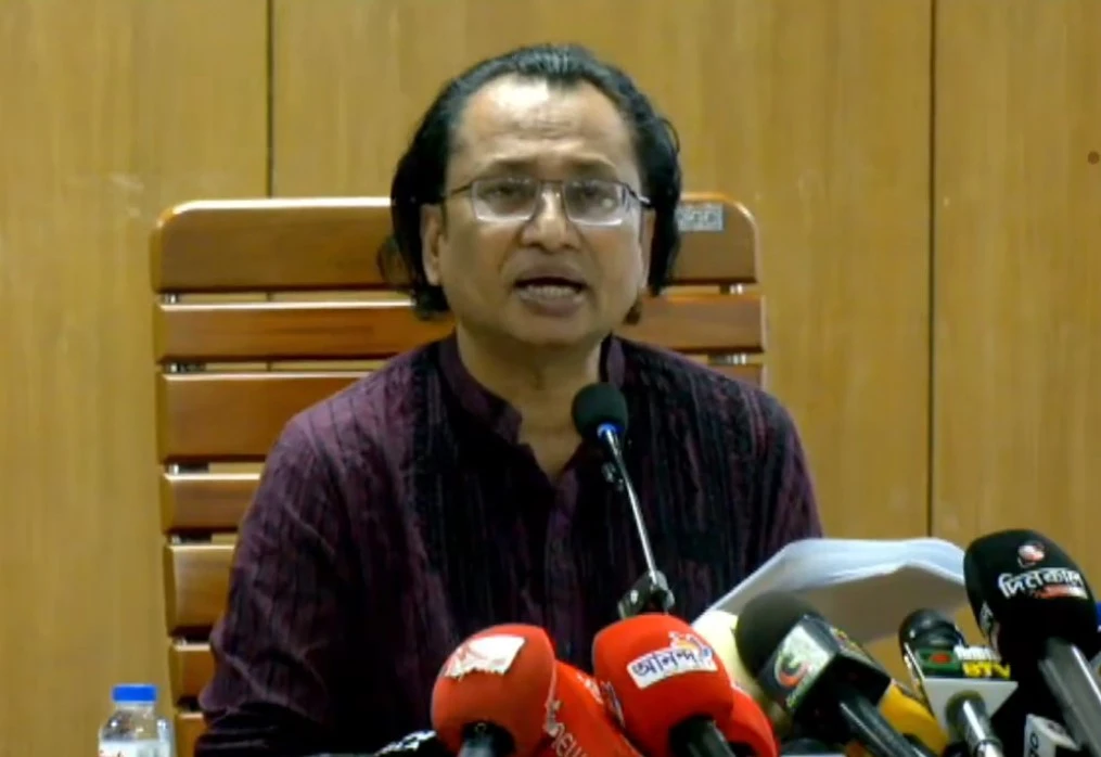 মুক্তিযোদ্ধার দাফনে বাধা, আইজিপির বক্তব্য ও অস্বাস্থ্যকর খাবার নিয়ে যা বললেন তথ্য উপদেষ্টা (ভিডিও)